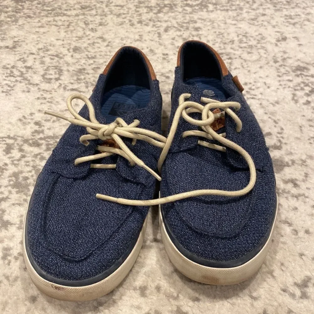 REEF DECKHAND 3 shoes size 10 in EUC navy blue with suede accent  GUC